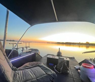 Biddinghuizen Boat Rental | Carpadventures de randmeren