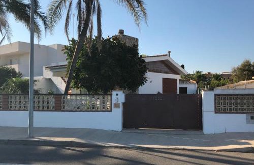 L'Eucaliptus House | Carrer Voramar 11