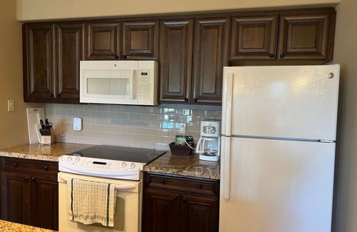 Oro-Medonte Condo | Carriage Country Club Home Away From Home