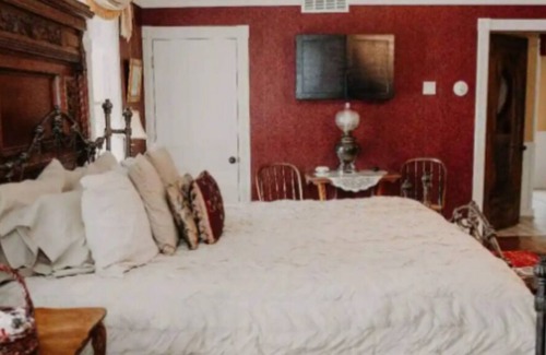 Stillwater House | Carriage House - Aurora Staples Inn