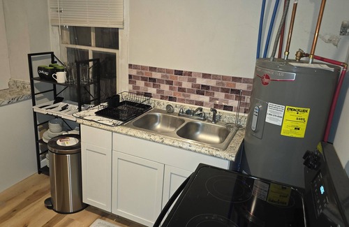 Fayette Condo | Carriage House by CMU - Lower Condo - Kitchen, King Bed, 70" TV Fast WiFi & AC
