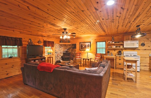 Bladensburg Cabin | Carriage House Cabin #1 - Near Three Rivers