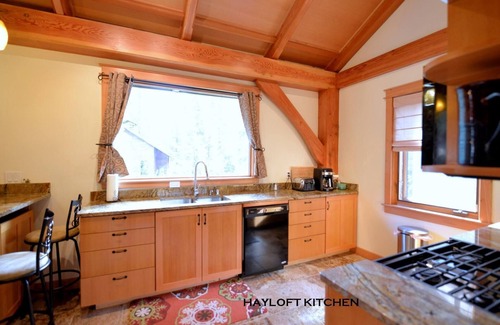 Alyeska Apartment | Carriage House “Hayloft” Rusticly Elegant Cottage