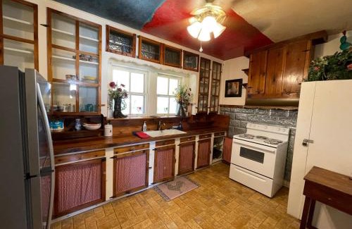 Bandera House | Carriage Inn - Cottage