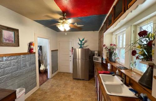 Bandera House | Carriage Inn - Cottage