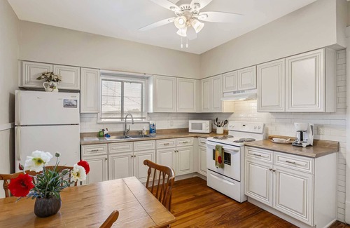Bandera House | Carriage Inn - Hondo Suite 3