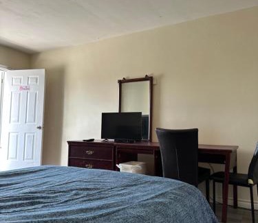 Otonabee-South Monaghan Hotel | Carriage Inn Motel