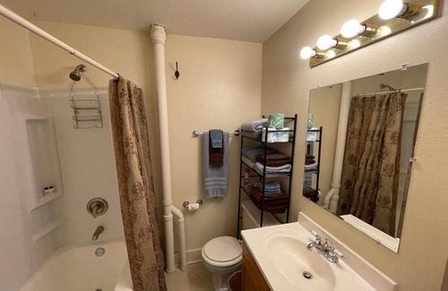 Bandera House | Carriage Inn - Tarpley Suite 5