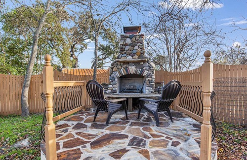 Bandera House | Carriage Inn - Utopia Suite 4