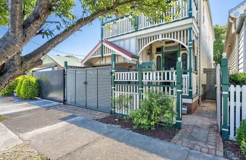 Carrington House | Carrington Charm - Vibrant Village - Dog Friendly