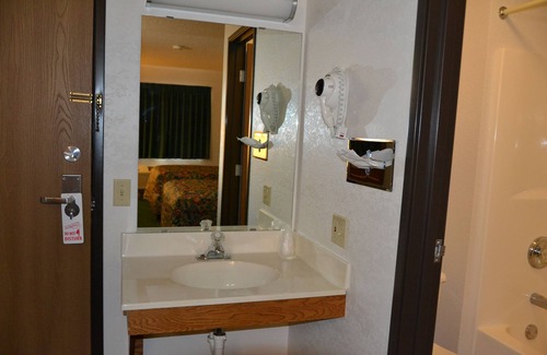 Carrington Hotel | Carrington Inn & Suites