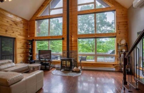 Val-des-Lacs Ski Chalet | Carriole Private Hot Tub 30 min Mont-Tremblant