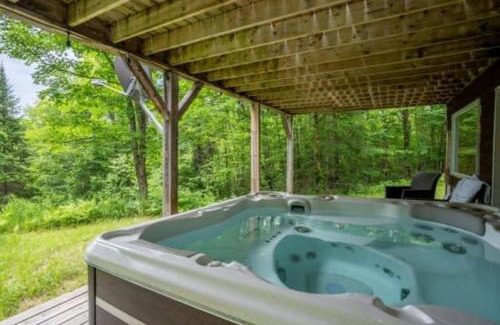 Val-des-Lacs Ski Chalet | Carriole Private Hot Tub 30 min Mont-Tremblant