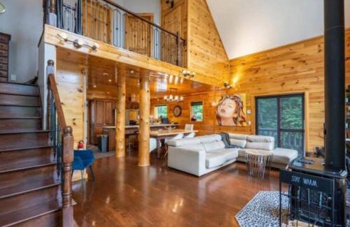 Val-des-Lacs Ski Chalet | Carriole Private Hot Tub 30 min Mont-Tremblant