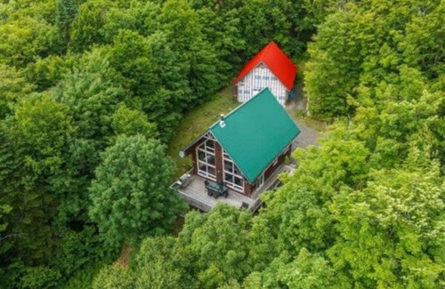 Val-des-Lacs Ski Chalet | Carriole - Private Hot Tub - Hiking and Skiing