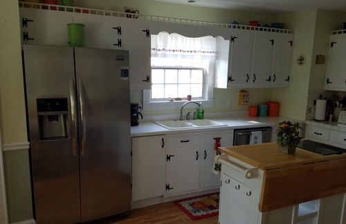 Ashland House | Carroll Manor: RecentlyRenovated English Tutor. Sleeps 8