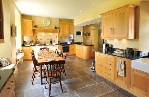 Calgary Cottage | CARSAIG HOUSE, pet friendly, with open fire in Bunessan, Isle Of Mull