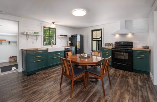 Hillier House | Carson's Creek - Modern Country Escape!