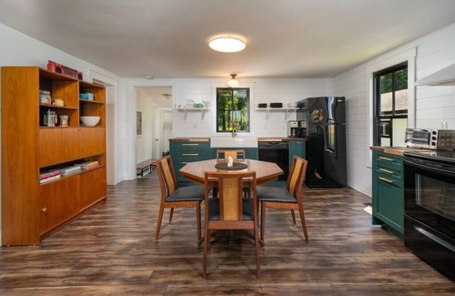 Hillier House | Carson's Creek - Modern Country Escape!