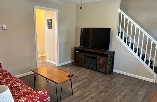Norwood Apartment | Carter #1 Two bedroom unit near Xavier Downtown