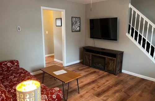 Norwood Apartment | Carter #3 Two bedroom unit near Xavier Downtown