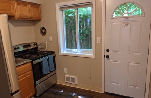 Norwood Apartment | Carter #5, Private Two Bed near Xavier, Downtown