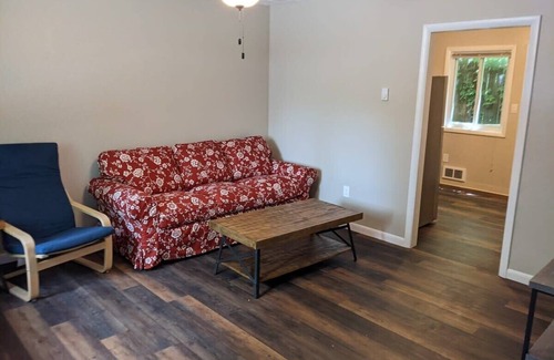 Norwood Apartment | Carter #5, Private Two Bed near Xavier, Downtown