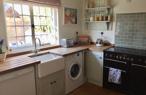 Kimbolton House | Carters Yard C13th Cottage in the centre of the historic village of Kimbolton