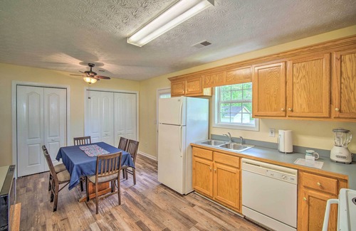 Euharlee House | Cartersville Family Home w/Spacious Backyard