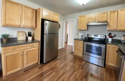 Carterville Cottage | Carterville Cottage on Division