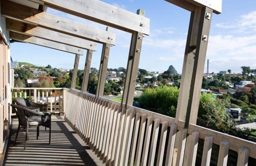 New Plymouth House | Carver Heights - Amazing views, spacious and sunny