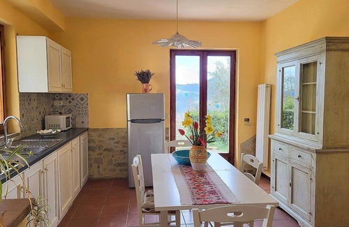 Monte Santa Maria Tiberina House | Casa Brina C: A characteristic and welcoming apartment that is part of an ancient country house made of stone, with Free WI-FI.