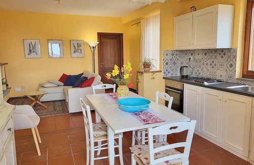 Monte Santa Maria Tiberina House | Casa Brina C: A characteristic and welcoming apartment that is part of an ancient country house made of stone, with Free WI-FI.