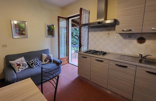 Monte Santa Maria Tiberina House | Casa Brina F: A characteristic and welcoming apartment that is part of an ancient country house surrounded by the greenery, with Free WI-FI.