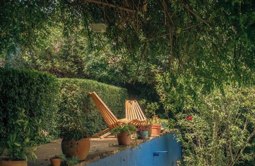 De Mexicanos House | Casa Centralita: central San Cris, with views, yard, fire pit + tree house!