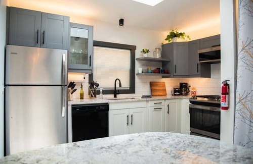 Indianapolis House | Casa 69th @Keystone 2 BR/2BA Contemporary Bungalow