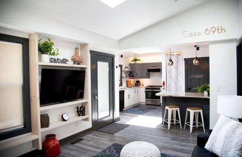 Indianapolis House | Casa 69th @Keystone 2 BR/2BA Contemporary Bungalow