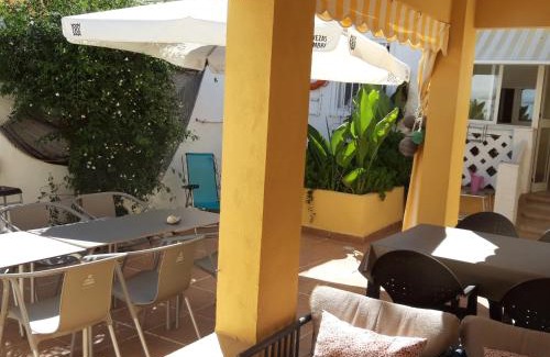 Punta Umbria House | Casa a pie de playa, con patio. Zona Miramar.