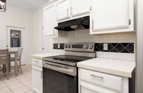 Pharr House | Casa Aaron, Large Pool, Game Room, Spacious Backyard with Palm Trees, 3 Bedrooms