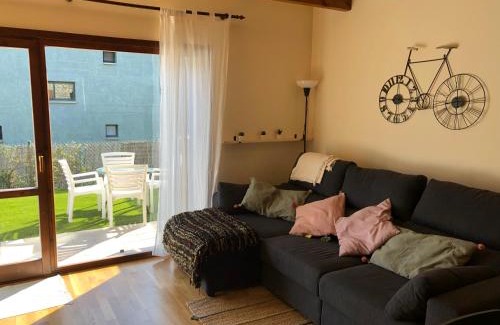 Villanua House | Casa adosada familiar con jardín y piscina