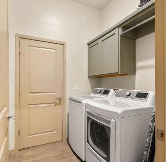 Biggs Field House | Casa Agave - Comfortable Eastlake Retreat