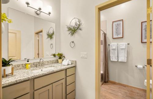 Biggs Field House | Casa Agave - Comfortable Eastlake Retreat