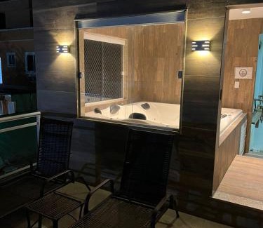 Piratininga House | Casa agradável em frente a praia com jacuzzi/spa
