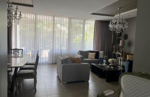 Samborondon Villa | Casa aires del batán