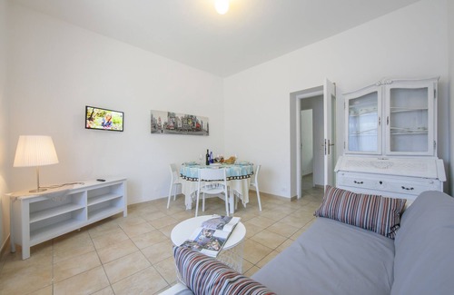Ispra Apartment | Casa Al Caprifoglio 600m From Beach, Ispra, Italy