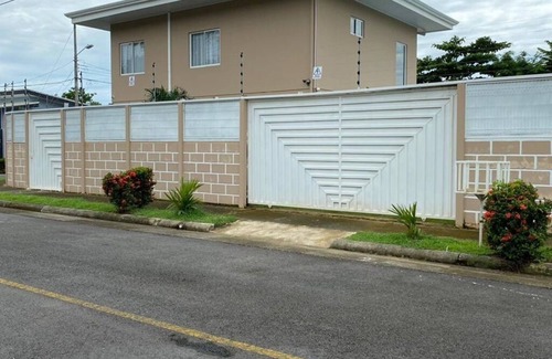 Quepos House | Casa Alaia ✓Quiet Resident ✓Elegant ✓For Families