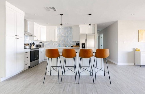 Cox Heights House | Casa Alegria - Old Town