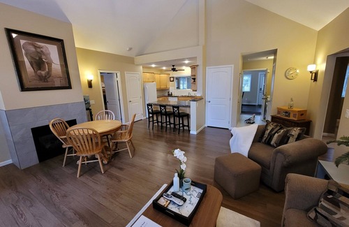 Swansea Point House | Casa Allegro ~ Mara Lake Tranquility ~ An All-Season Paradise