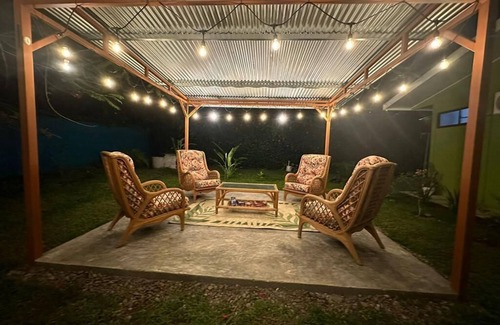 Cahuita House | Casa Amapola en Cabinas con Piscina ¡A 5 Minutos del Parque Nacional de Cahuita!