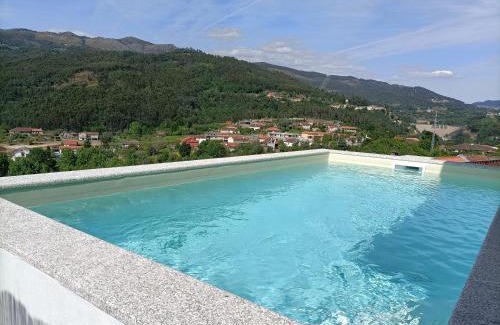 Parada de Bouro House | Casa Amarela da Caniçada